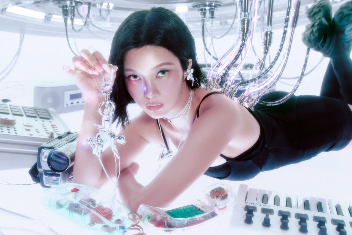 ohtnyc's tweet photo. angel energy. fully wired. ⟡
ANGELS ONLINE with Kep1er’s Dayeon.
LOOKBOOK 02 / 04 — new looks daily.
Shop now at https://t.co/qOommDMzQU.

[#김다연 #DAYEON #Kep1er #케플러 #OHTNYC
#OHTNYCxDAYEON @official_kep1er] https://t.co/yjPXaTSHU8