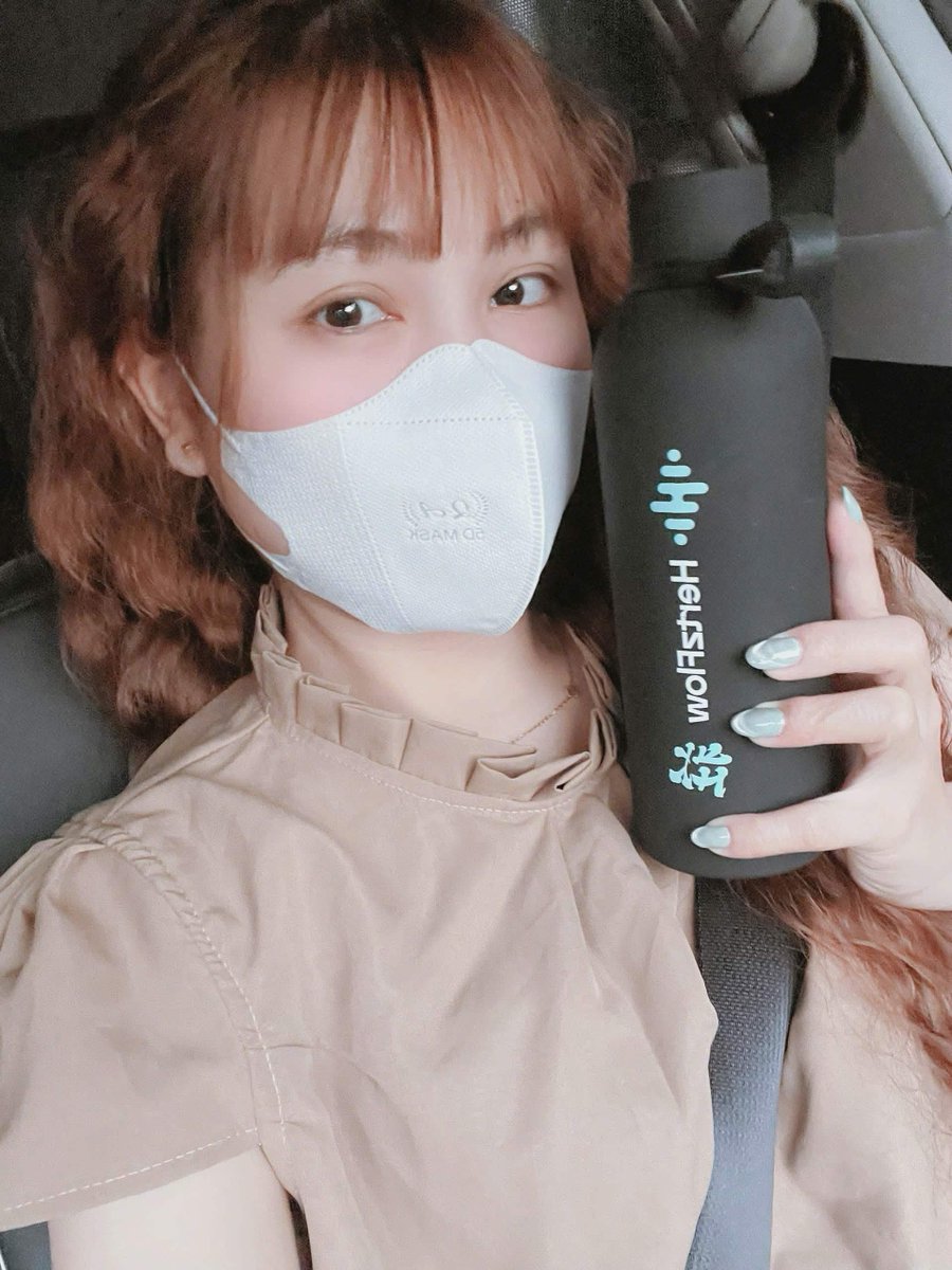 nettemkamie4's tweet photo. Heading out and definitely not forgetting to bring this super cool "must-have" with me!  Just looking at how my nails perfectly match the logo on the tumbler is enough to show how obsessed I am with it.  HertzFlow X Content Challenge!

#HertzFlow @Hertzflow_xyz https://t.co/rW8OW8lj2x