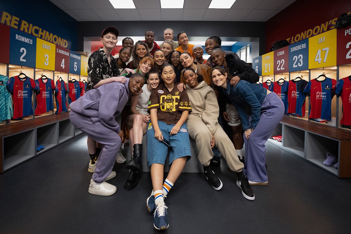 AppleTV's tweet photo. Believe on three.

All episodes of #TedLasso are now streaming. https://t.co/P1Y5BD0Blt