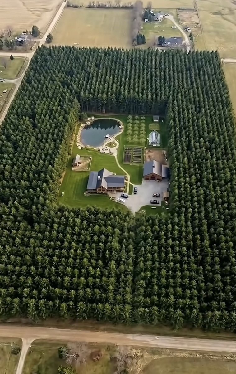 sehviyat's tweet photo. "I don't like the people, the house." https://t.co/xHLYz9k2eq