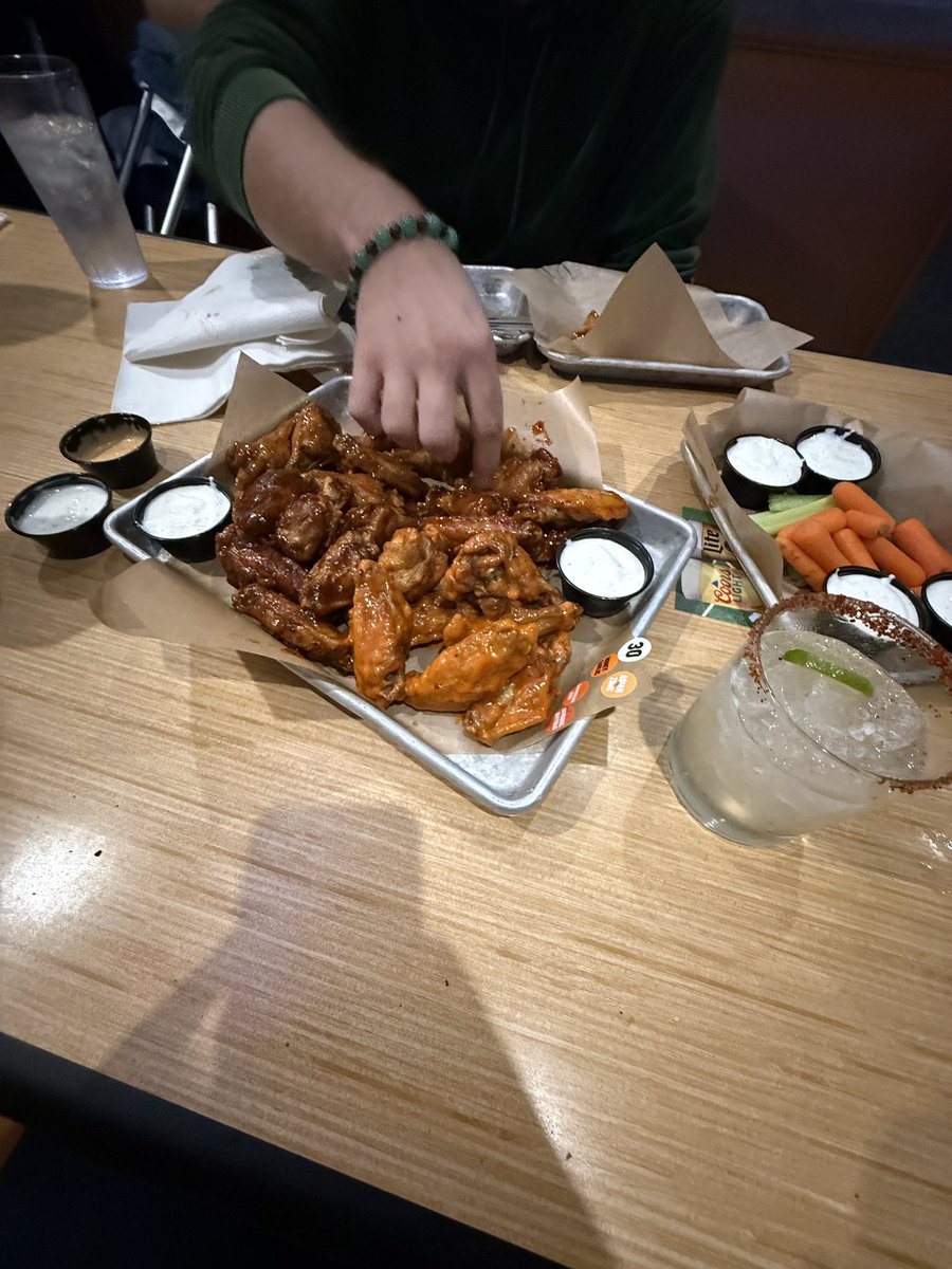 _sogz's tweet photo. sugar daddy bought me dinner 😻 https://t.co/Btm2hECXqE