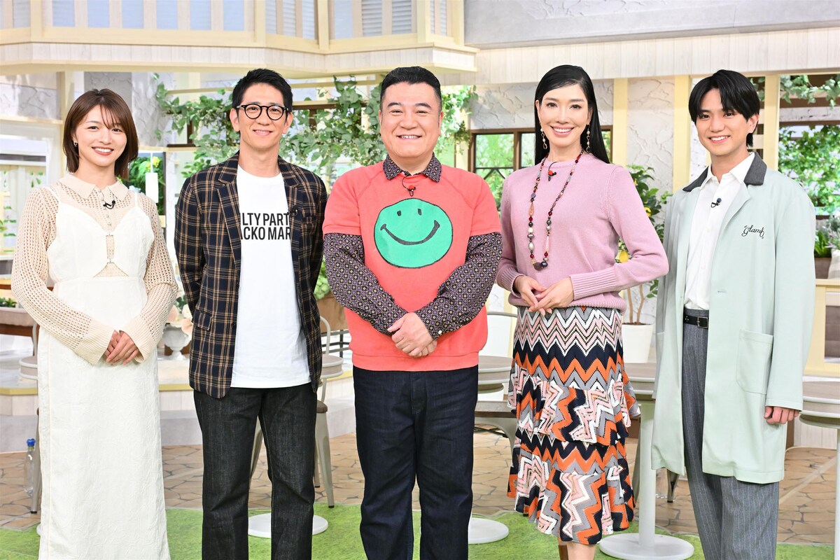 natalie_mu's tweet photo. TWICEのTZUYU「サタプラ」に生中継で出演「どんなランキングが紹介されるのか楽しみです！」（コメントあり）
https://t.co/jNJkQCwQGe

#TWICE #트와이스 https://t.co/RrQFESHv2d