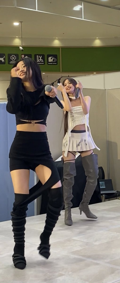 Unoelkuni's tweet photo. 楽しそうにパフォーマンスするこの瞬間の表情が似てる2人★

#CIRRA #原田都愛
#CIRRAMEETYOU
#KOHARU https://t.co/cMxmrca6ip