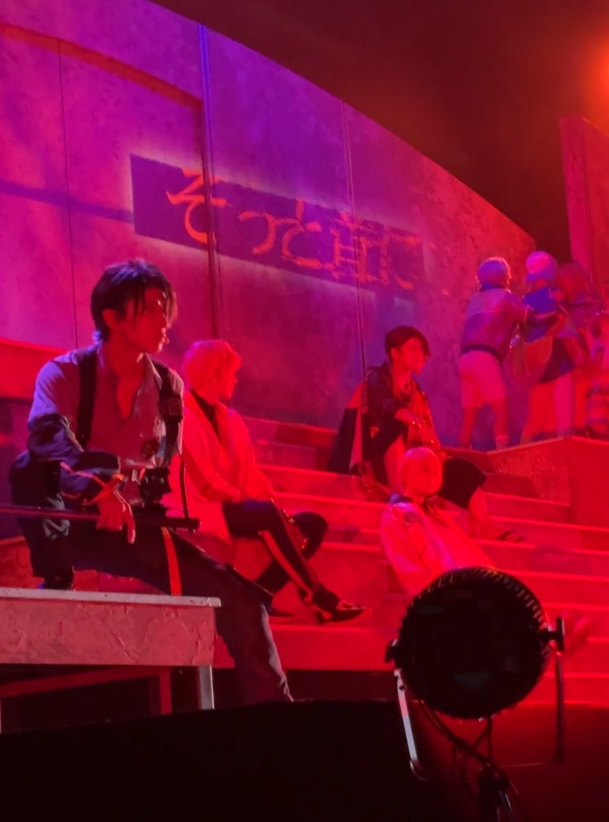 kantokusei5th's tweet photo. 撮可載せてみよう

班長かっこよ

若い子の喧嘩を心配そうにする北斎◎ https://t.co/JE9qq0tmr0