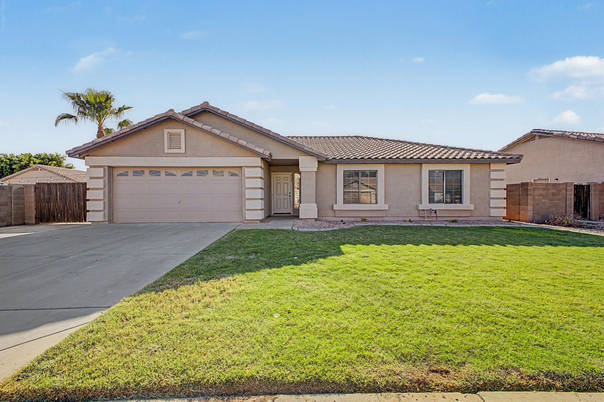 doordealsnow's tweet photo. 2228 S Banning St sits in Crossroads, southeast Gilbert, near Higley and Williams Field. HOA $70 a month. 3 bed, 2 bath, $479,000. DM us. MLS# 7060162
Listed by Derek Cook, Presidential Realty
#GilbertAZ #GilbertHomes #EastValleyHomes #AZRealEstate https://t.co/rjoLjJRI8w