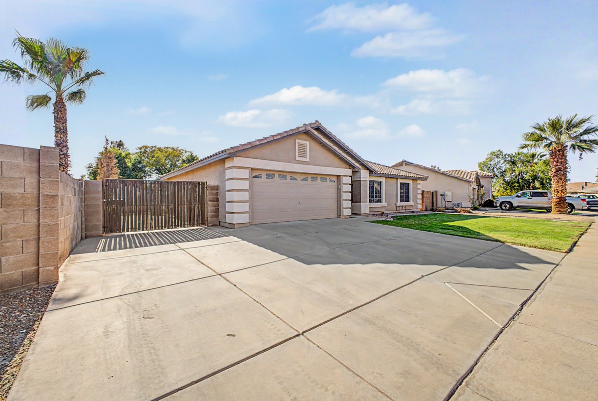 doordealsnow's tweet photo. 2228 S Banning St sits in Crossroads, southeast Gilbert, near Higley and Williams Field. HOA $70 a month. 3 bed, 2 bath, $479,000. DM us. MLS# 7060162
Listed by Derek Cook, Presidential Realty
#GilbertAZ #GilbertHomes #EastValleyHomes #AZRealEstate https://t.co/rjoLjJRI8w