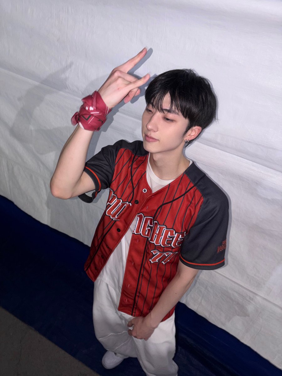 prettyboy_p1h's tweet photo. jiung's passion for everything he does inspires me to be more passionate about the things i'm doing in my own life. today, i wish him the happiest of birthdays, and i hope he knows just how loved he is. happy birthday jiung, our shining star 💜

#HAPPY_JIUNG_DAY https://t.co/PtC3Ufo8Y4
