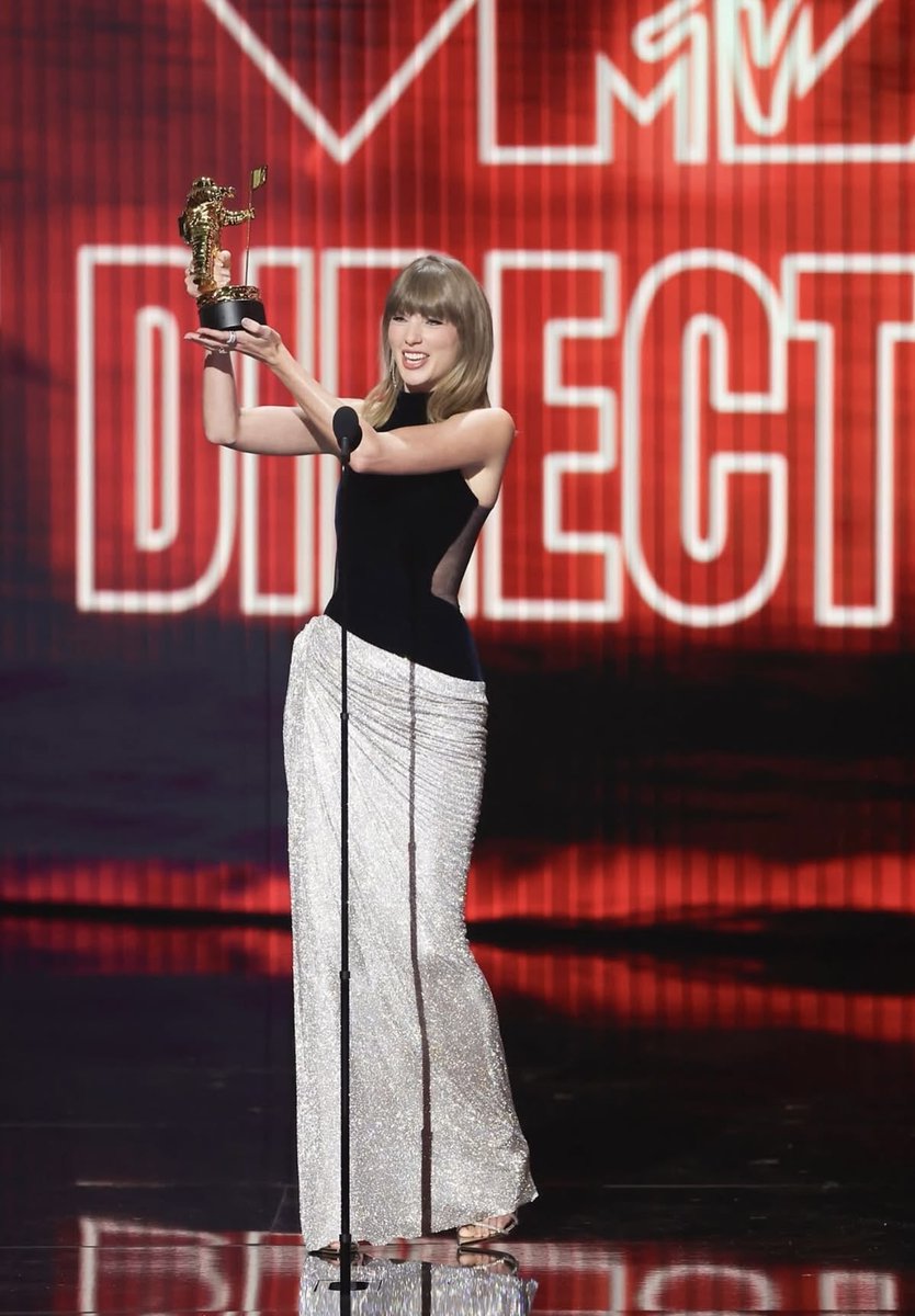 livenderhaze's tweet photo. Taylor Swift has more awards than Thanos has infinity stones. https://t.co/1fIsuAviVT