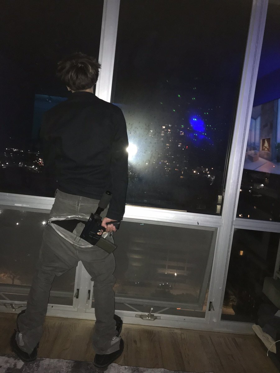 somarwav's tweet photo. my pants rick I don’t need a holster #blessed https://t.co/0UQGgjQY7c