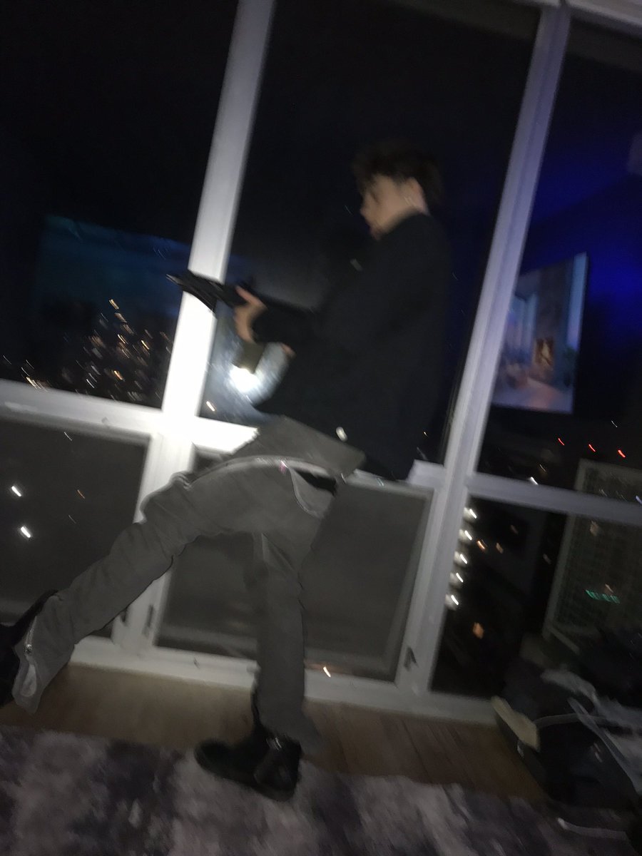 somarwav's tweet photo. my pants rick I don’t need a holster #blessed https://t.co/0UQGgjQY7c