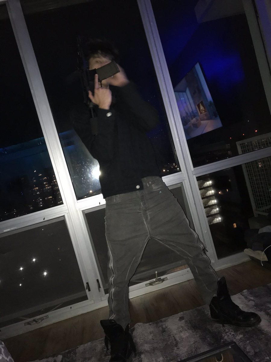 somarwav's tweet photo. my pants rick I don’t need a holster #blessed https://t.co/0UQGgjQY7c