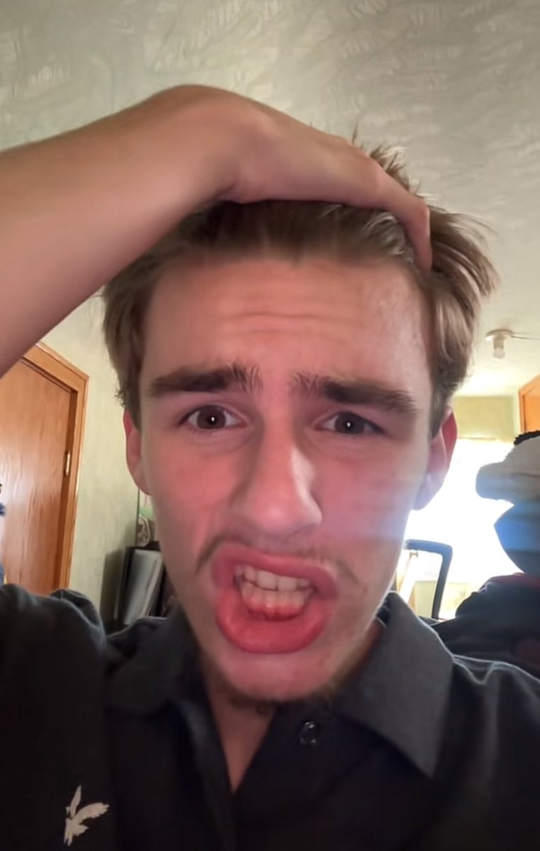 thielex5's tweet photo. (irl) 

zach https://t.co/aKfv8bK0lv