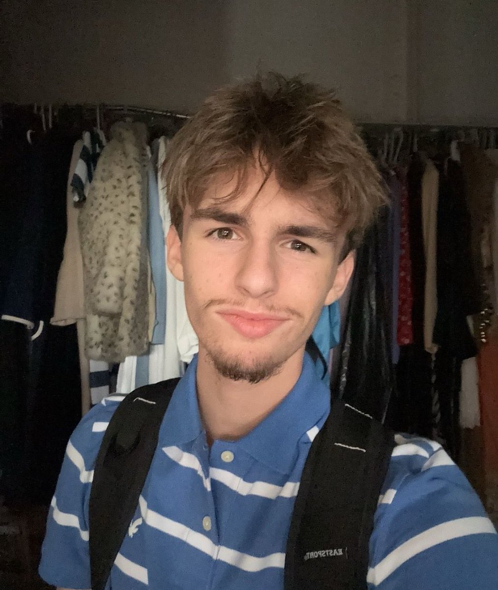 thielex5's tweet photo. (irl) 

zach https://t.co/aKfv8bK0lv