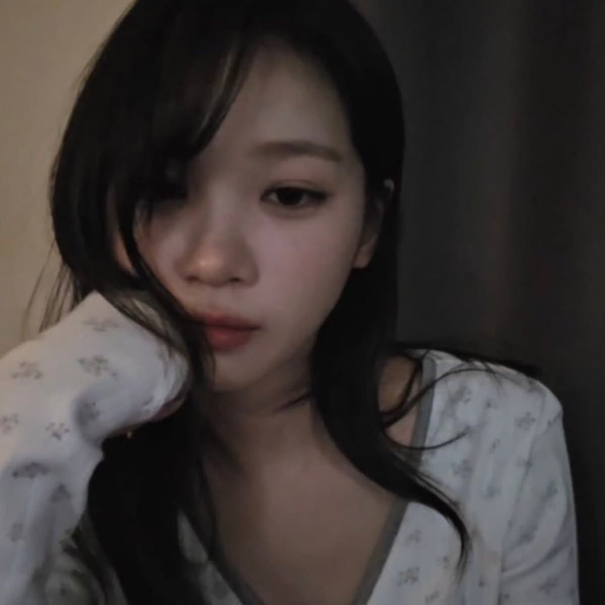 summerzbase's tweet photo. take summerz away from each other and they turn emo https://t.co/SeYh8fsJzA