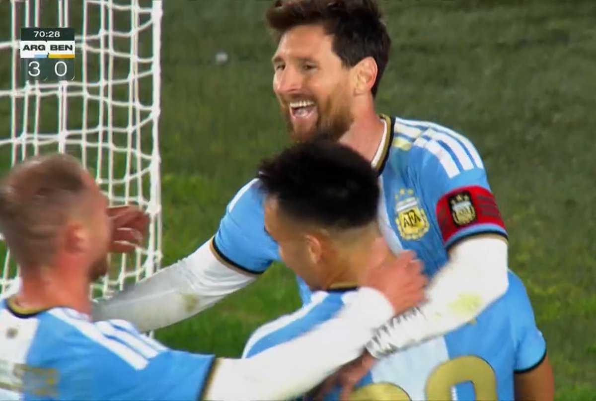 oficialsincerao's tweet photo. Aconteceu…

Gol do GOAT.

Gol de Lionel Messi em sua despedida da Seleção Argentina. https://t.co/YM3uWXEtqz