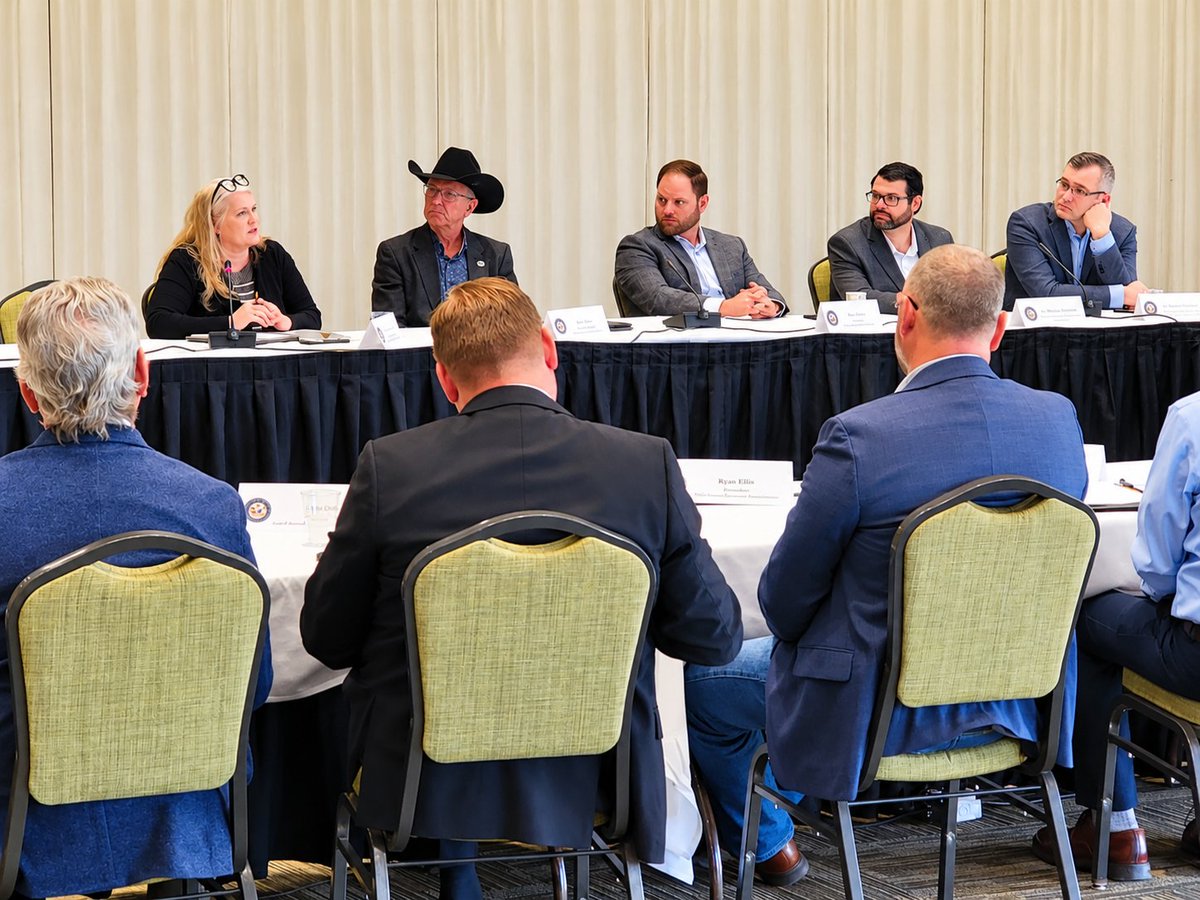 peasloveharmony's tweet photo. Pulse growers had a seat at the Farm Bill table today in Fargo. 🌱

NPGA shared grower priorities on risk management, trade, research and rising input costs.

#FarmBill #PulseCrops #NorthernPulse https://t.co/qr7rGbskss
