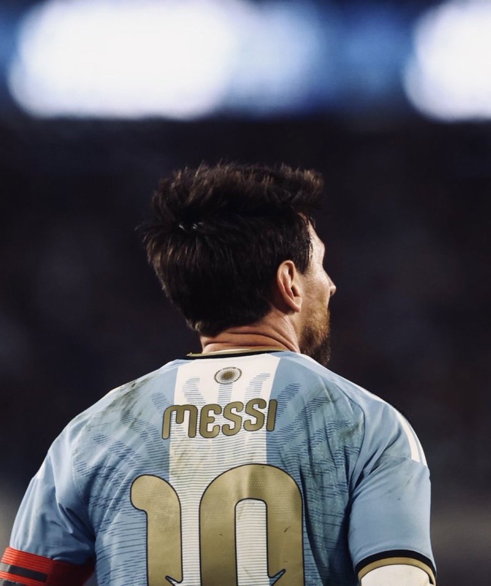 Benayadachraf's tweet photo. ميسي يسجل في يوم وداعه. حتى اخر يوم تحترمه الشباك 🐐🐐🐐🐐👏👏👏👏 https://t.co/sMmC8RddTR
