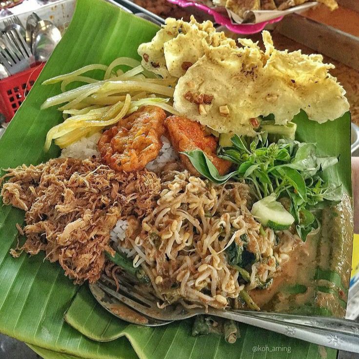 piscesgirle's tweet photo. kalau disuruh pilih mau sarapan nasi pecel dan ketoprak, kamu pilih yang mana? https://t.co/kR5sj6iKQF