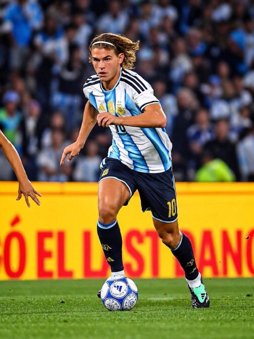 Natureryme1's tweet photo. 🚨🇦🇷 | Messi NO. 10 shirt will be in great hands 🙌🏾 Nico Páz is the future of Argentine football.
#MessiFarewell https://t.co/JoY6vHT1ap https://t.co/laAXt6Iwc7
