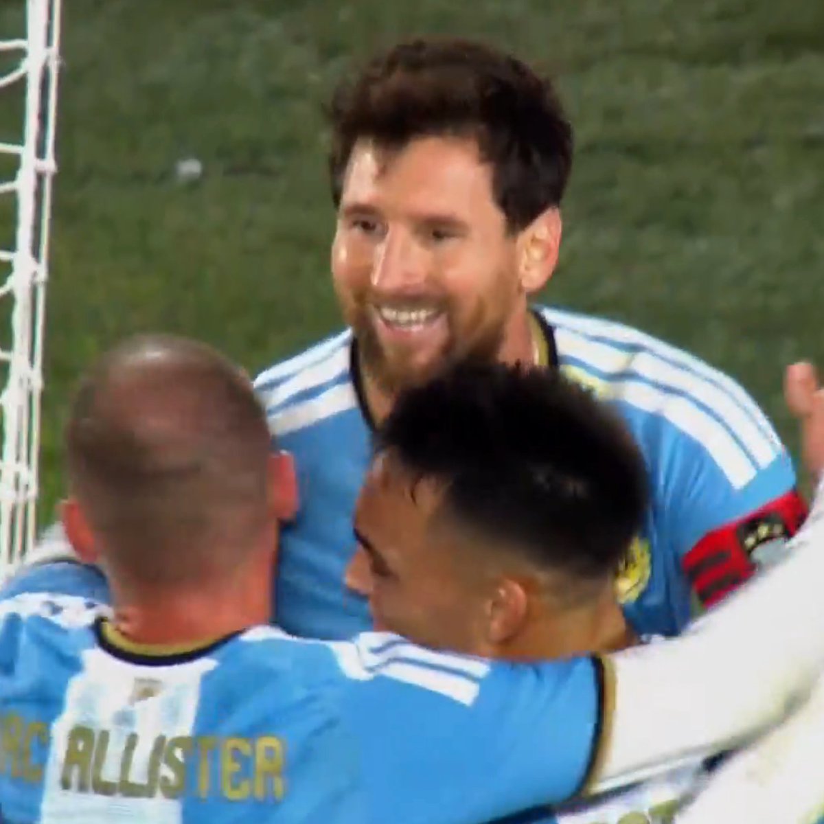 TouchlineX's tweet photo. 📸 - MESSI'S WIFE ANTONELA ROCCUZZO CELEBRATES MESSI'S GOAL! https://t.co/cY0VKpXB6D
