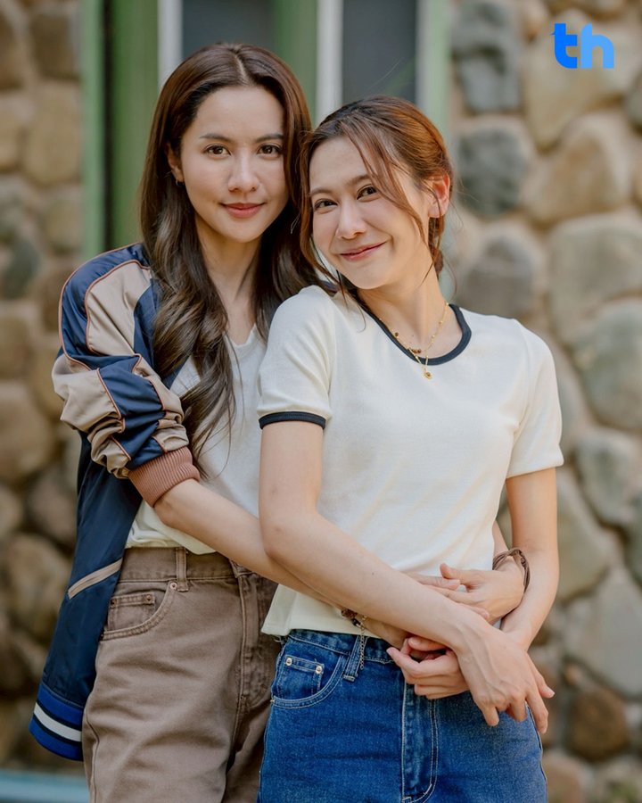 FireHot2Hot's tweet photo. Hello Wednesday! ☀️

😩 Boring news: I have to start work

🔥 GOOD news:
🐸 Noey's Her Hyness event is 15 days away!
📚 Naiin Read With NamneungNoey live is 17 days away!
🏃‍♀️ Noey's Run Club Round 1 is 38 days away!
🐻 Namneung's birthday fan meeting is 39 days away!
🏃‍♀️ Noey's Run Club Round 2 is 45 days away!

So much to look forward to! NNN's fire is still burning brightly ❤️‍🔥 Who else is excited? 🙋‍♀️🙋🙋‍♂️

🐻🔥🐸🌱

📸: ctto
#NamneungNoey
#น้ำหนึ่งเนย
#NamneungMilinD‌ 
#NoeyKanteera