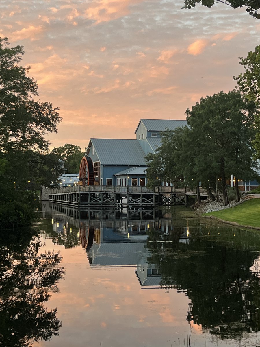 disneytipsguy's tweet photo. Good morning friends! 

Riverside mornings or Caribbean Beach mornings? Both beautiful in their own ways! 

Happy hump day folks! https://t.co/AT6T79fxYc