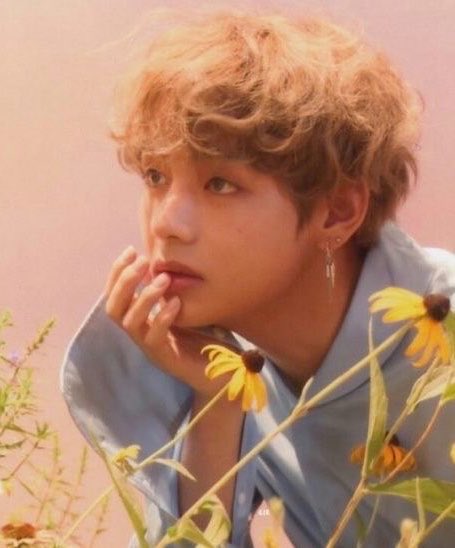 vantechapters's tweet photo. Taehyung 🐻

2017                                                               2026 https://t.co/6N2YvpiLkJ