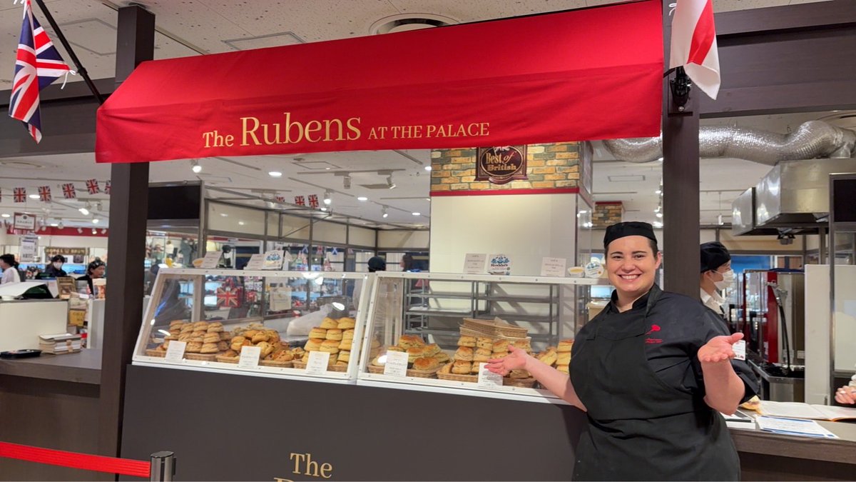 britsfair's tweet photo. 開店！
ルーベンスのスコーンは、卵とバターをたっぷり使った伝統的なレシピ。
最近は卵を使わないスコーンも多い中、ルーベンスでは今も昔ながらの作り方を守り続けています。
しっかりとした歯ごたえと、卵とバターの濃厚な味わいが特徴です #英国フェア #阪急うめだ本店 #スコーン https://t.co/0c9ooA0xu7
