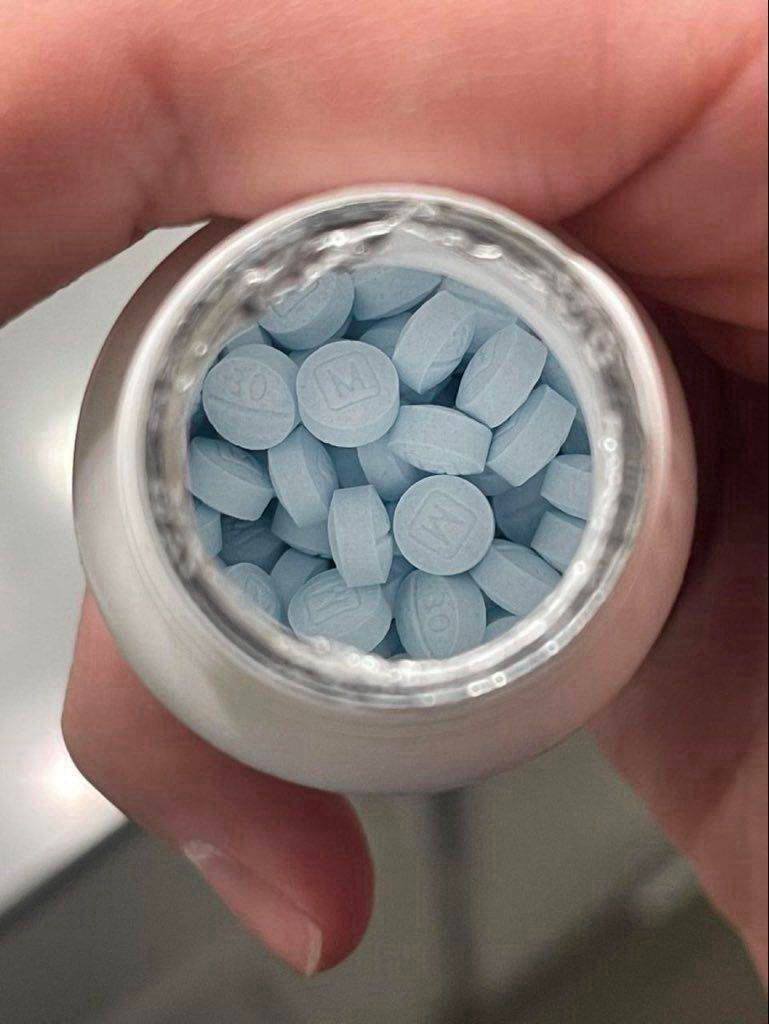arivaronil10's tweet photo. Alprazolam #pills 💊💊 #texarkana Bentonville #stonerz #exotics Fort wayne https://t.co/bZq4DPcgId