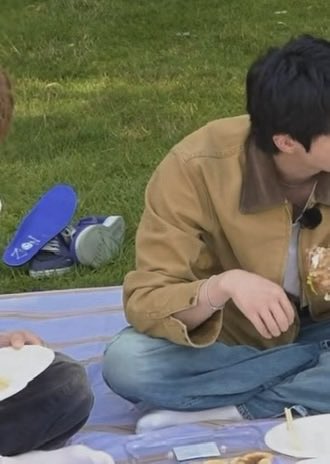 hamu12_jin's tweet photo. ナムさん靴の中敷きくっついてたwww
こういうところ可愛い。 https://t.co/N2clTjrUJo