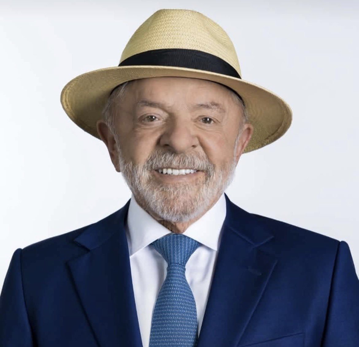 DsTuiiteiro's tweet photo. Esse é o Lula da sorte.  RT pra ele vencer no 2º turno! https://t.co/6xaxuRqrc5