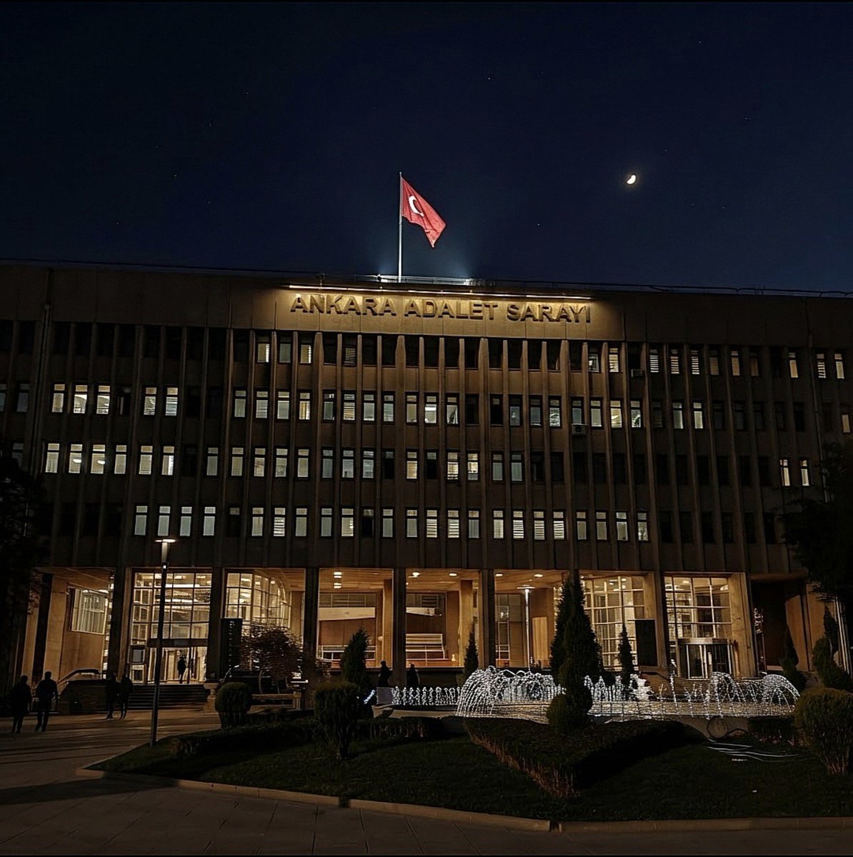 Busra_Ckmky's tweet photo. Filistin ve Lübnan aktivisti Kemal Kemahlı hakkındaki mahkeme kararı, 7 Ekim’in yıl dönümüne henüz girdiğimiz birkaç saat önce kesinleşti.

Maalesef kendisi tutuklu yargılanmak üzere Sincan Ceza İnfaz Kurumu’na sevk edildi.
#KemalKemahlıYalnızDeğildir https://t.co/mIokeNJuPA