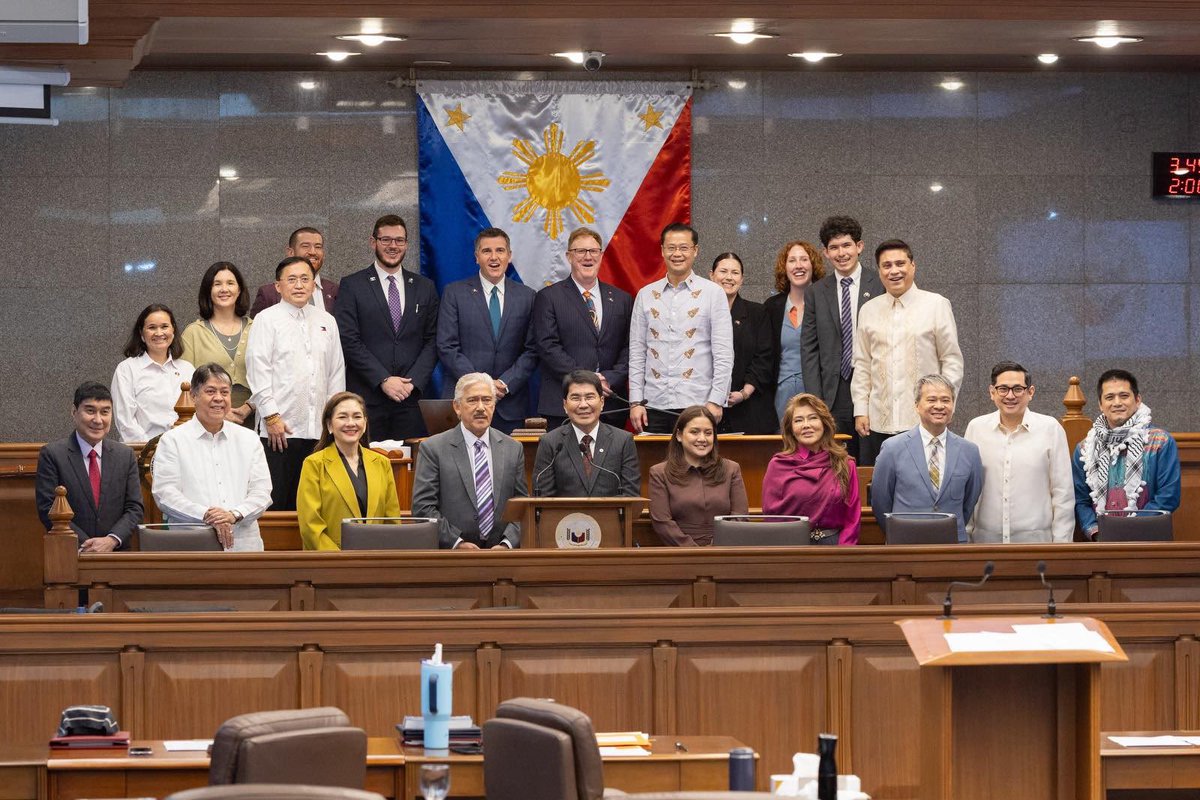 AusAmbPH's tweet photo. 🇵🇭🤝🇦🇺 Strengthening parliamentary ties! 

From Iloilo to Manila, the Australian Political Exchange Council delegation engaged Philippine counterparts on governance, agriculture, climate &amp; renewable energy — reinforcing the strong partnership between #AustraliaAndThePhilippines. https://t.co/IrsJmUeO4V