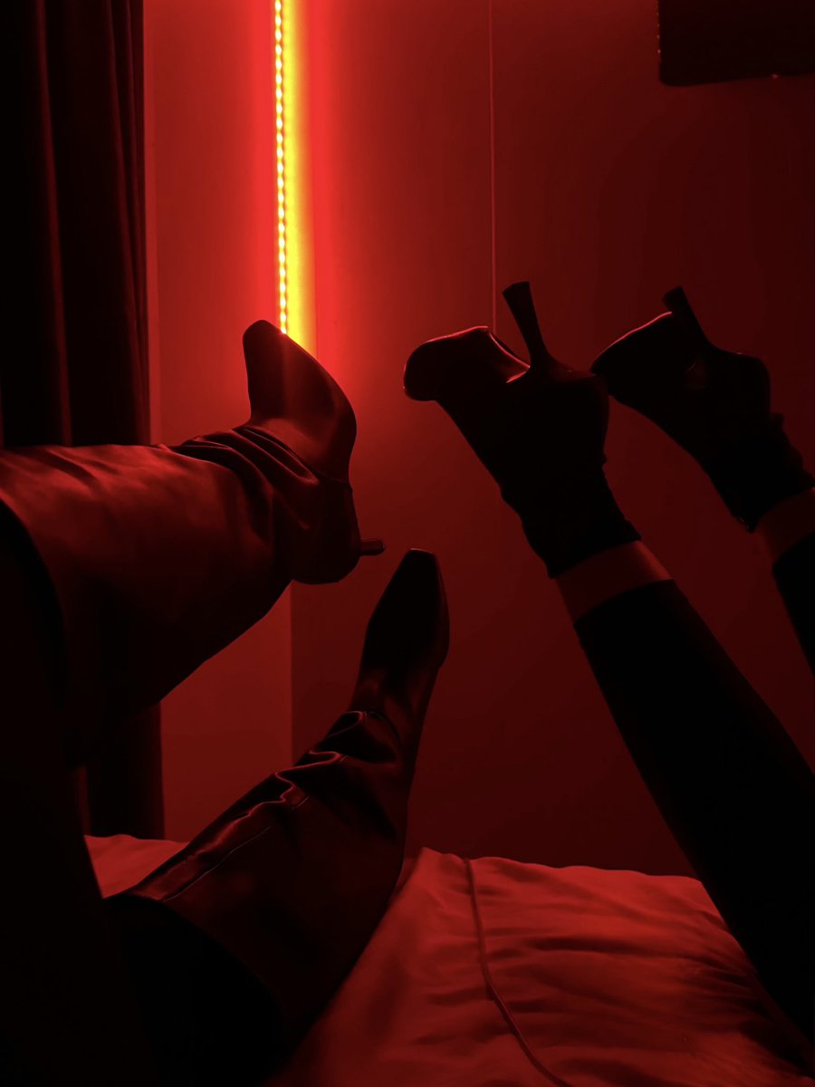 TopGoddessDama's tweet photo. I love spending your entire day's pay, and with just a snap of my fingers 🫰🏽
you hand it over to me in a minute ! ♠️ https://t.co/Eg5Fjl3i80
