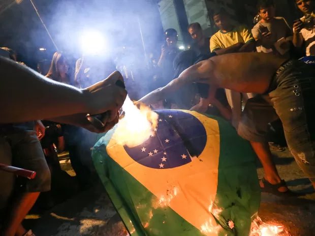 matheus_blch's tweet photo. @missbrysa @Chr0nu @hyoko045 A esquerda no seu dia mais democrático https://t.co/gyG5G0rS7K
