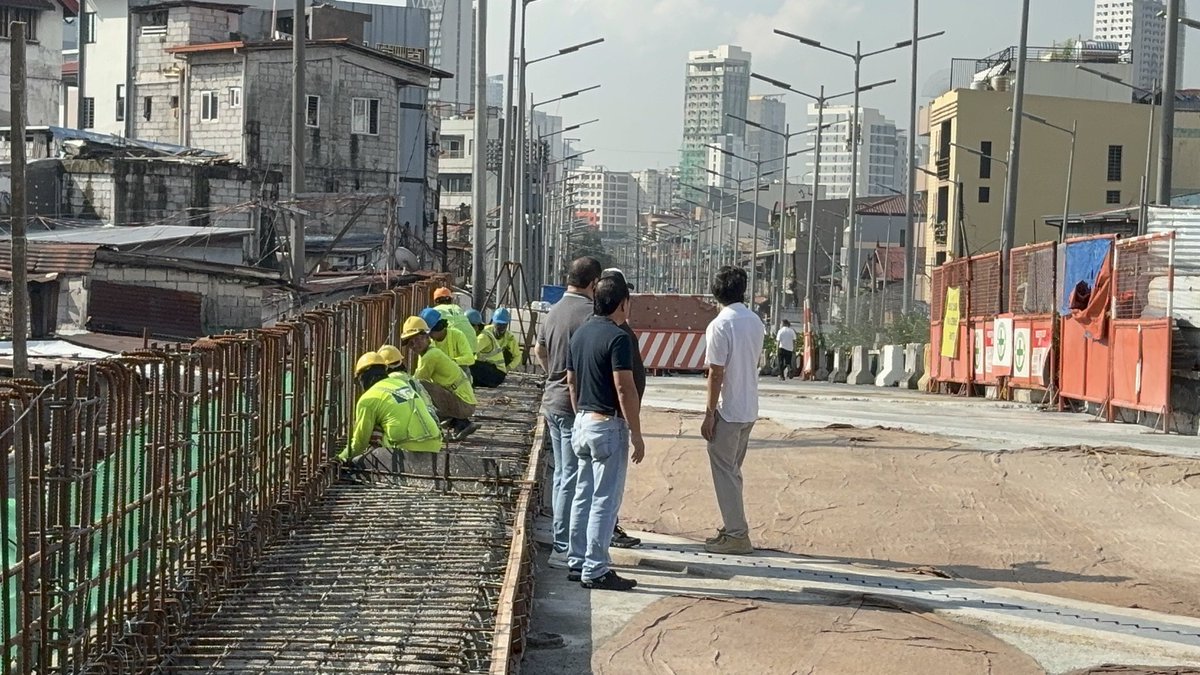 _izzylee's tweet photo. The northbound portion of the Dimasalang Bridge in Manila is set to reopen by Oct. 20, according to DPWH. @ABSCBNNews https://t.co/TwO4Ry7UJ8