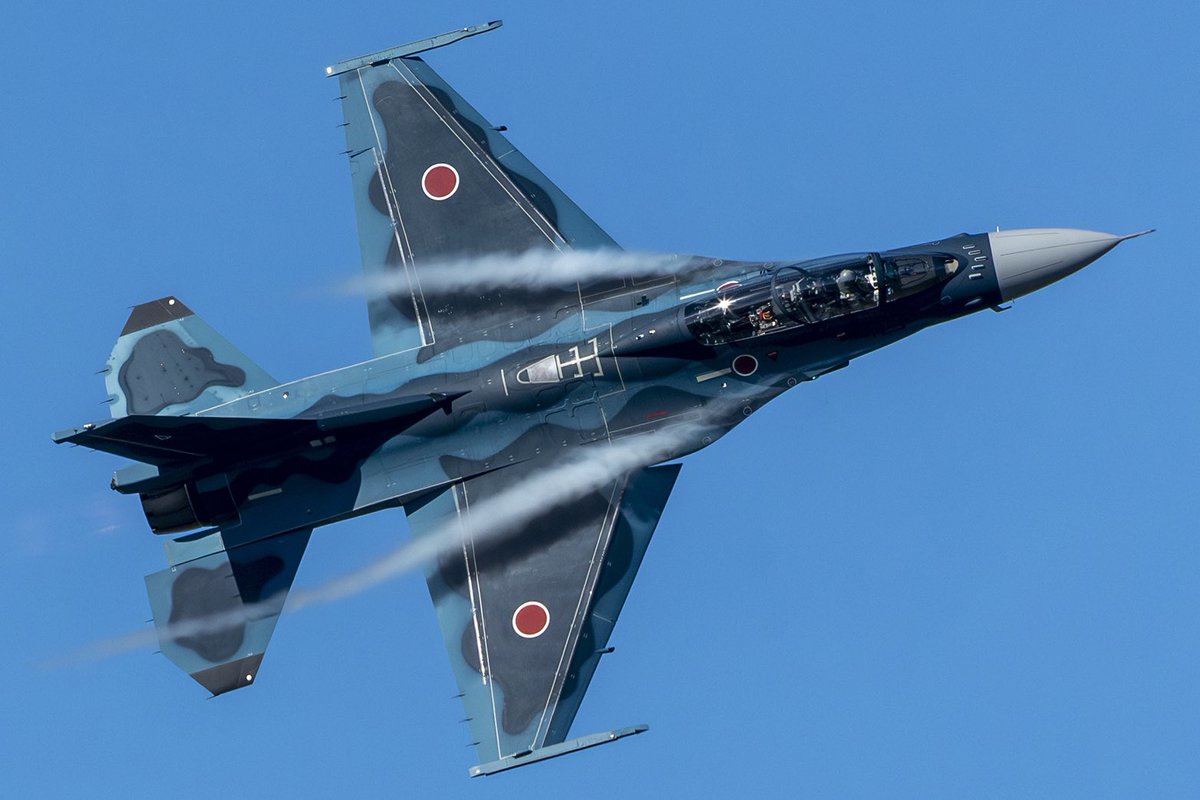 BondsSam's tweet photo. 2026.10.3 松島基地
航空祭前日も21SQのF-2Bによる機動飛行が実施されましたが、まるで真冬の百里を彷彿するようなスッキリとした青空に恵まれました。スペマ機を含むフライトした2機は、バシバシ捻りエグって背中を魅せてくれました。
#松島基地 #松島基地航空祭
#21SQ #F2 #機動飛行 https://t.co/28O1BiQYqn