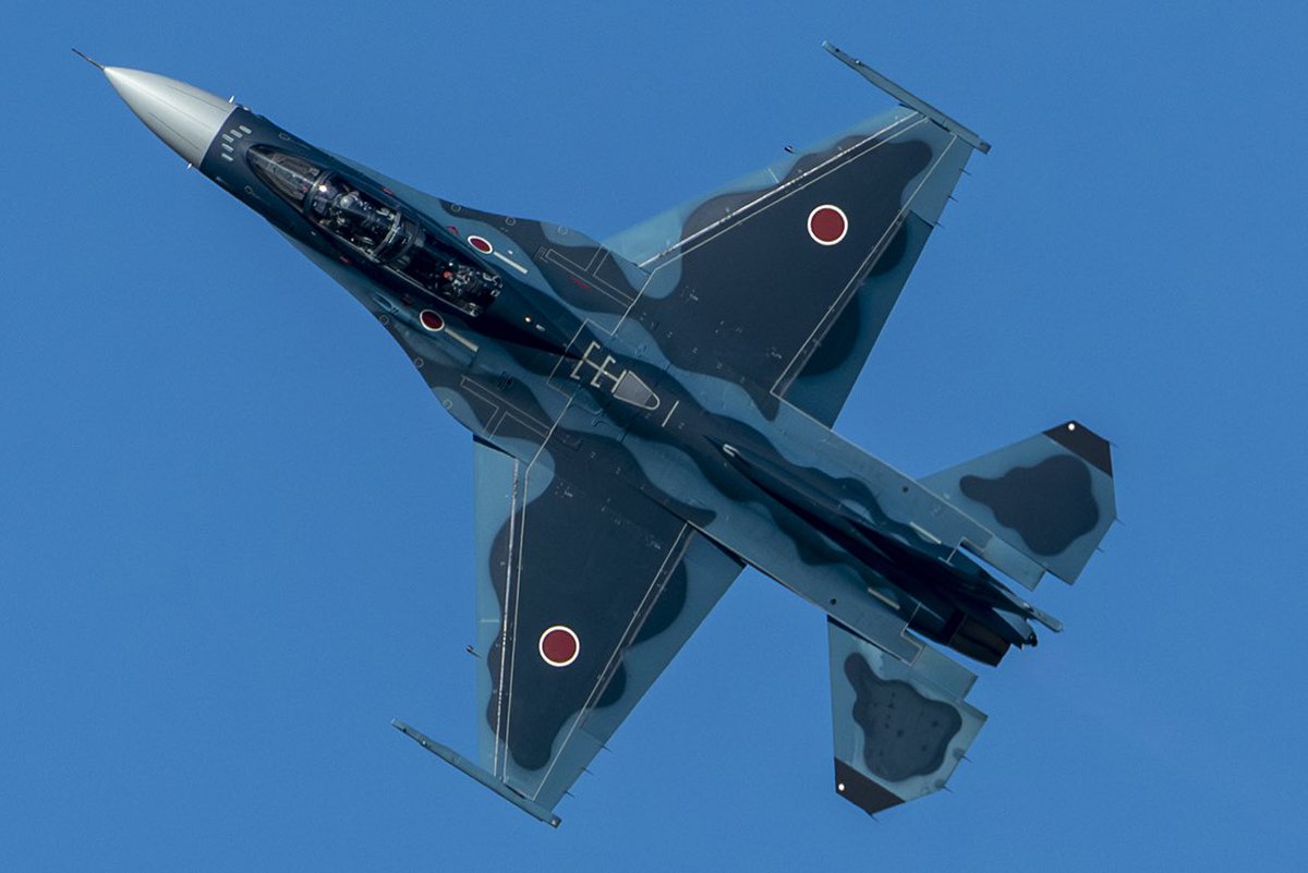 BondsSam's tweet photo. 2026.10.3 松島基地
航空祭前日も21SQのF-2Bによる機動飛行が実施されましたが、まるで真冬の百里を彷彿するようなスッキリとした青空に恵まれました。スペマ機を含むフライトした2機は、バシバシ捻りエグって背中を魅せてくれました。
#松島基地 #松島基地航空祭
#21SQ #F2 #機動飛行 https://t.co/28O1BiQYqn