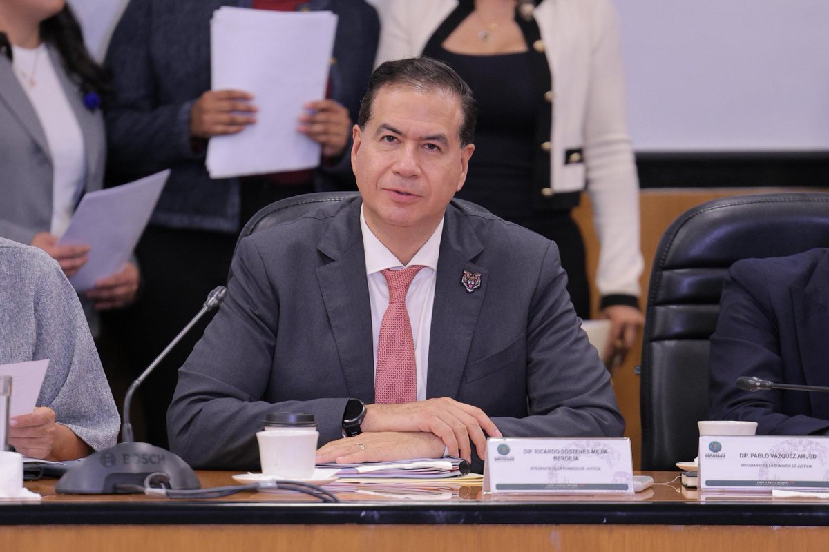 DiputadosPTmx's tweet photo. 📌 En la discusión de la opinión de la Comisión de Justicia relativa al PEF 2027, el dip. @RicardoMeb respaldó los incrementos previstos para las instituciones de justicia.

✅ Aclaró que la Reforma Judicial no representa un “cheque en blanco”.
✅ Planteó revisar el desempeño del Poder Judicial Federal.
✅ Exigió mayor responsabilidad de los estados para atender sus sistemas de justicia.