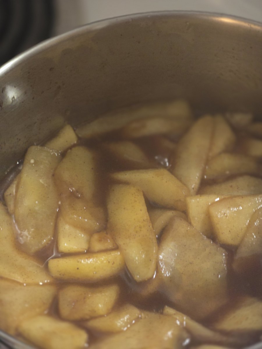 INCYCSR's tweet photo. Cracker Barrel fried apples, but my way https://t.co/dX1xHCLZKh