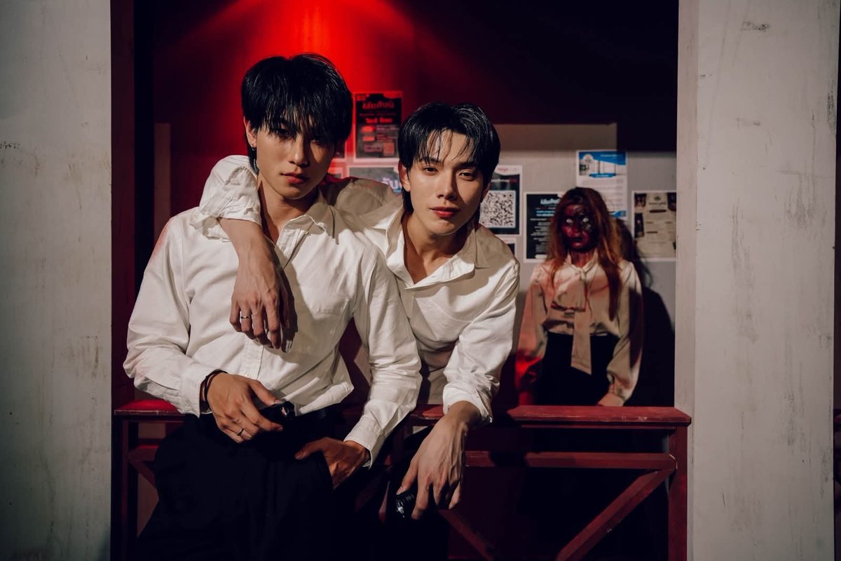 CrushScene_Ent's tweet photo. “ต้าห์อู๋–ออฟโรด” แท็กทีมท้าความหลอน!  ใน “มหกรรมเล่นกับผีที่เมกาบางนา ตอน มหาลัยลวงหลอน”
🔗https://t.co/LM0ee9E1tu 

เตรียมเสียงกรี๊ดให้พร้อม! เมื่อสองนักแสดงสุดฮอต “ต้าห์อู๋–พิทยา แซ่ฉั่ว” และ “ออฟโรด–กันตภณ จินดาทวีผล” ขอแท็กทีมมาท้าความกล้า ร่วมเปิดประสบการณ์ความหลอนด้วยตัวเองใน “มหกรรมเล่นกับผีที่เมกาบางนา ตอน มหาลัยลวงหลอน” ต้อนรับเทศกาล MEGA HALLOWEEN 2026 ที่ ศูนย์การค้าเมกาบางนา 

เตรียมก้าวเข้าสู่ประสบการณ์ที่สมจริงสุดสยอง ภายใต้คอนเซ็ปต์ “6 คณะหลอน...ท้าคนกล้า หาคนรอด” พร้อมภารกิจสุดระทึกและโอกาสร่วมชิงเงินรางวัลรวมมูลค่า 100,000 บาท ตั้งแต่วันที่ 9 ตุลาคม 2569 – 1 พฤศจิกายน 2569 เวลา 12.00–22.00 น. ณ MEGA PLAZA ศูนย์การค้าเมกาบางนา

#เมกาบางนา #MEGABANGNA 
#MEGAHALLOWEEN2026 
#มหกรรมเล่นกับผีที่เมกาบางนา 
#DaouOffroad 
#CrushSceneEnt