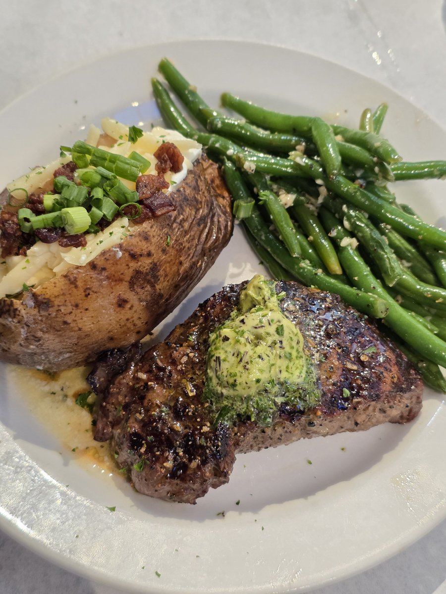 ginkonya's tweet photo. need a good simp to reimburse me for my dinner :3c https://t.co/lWPADVz3CM