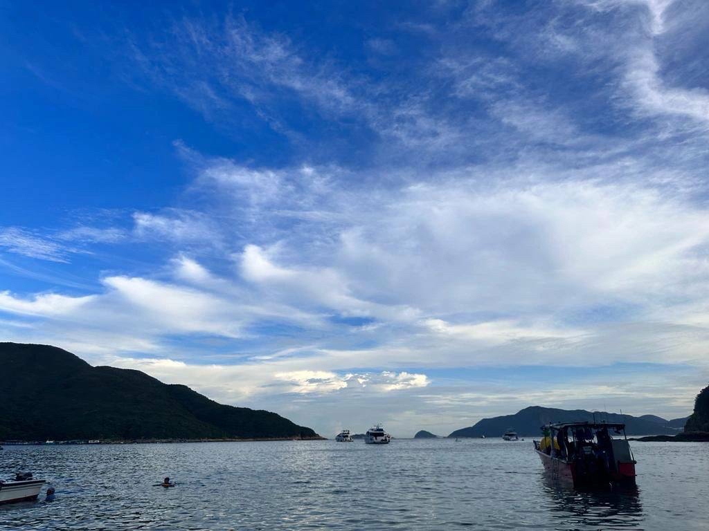 ZenSandfpkb's tweet photo. When the moon��s dim glow wraps the ship’s rail, I can’t let my unspoken怨由 fade away, gazing at the lone舷 cutting through the dark waves. https://t.co/6wop89iM95