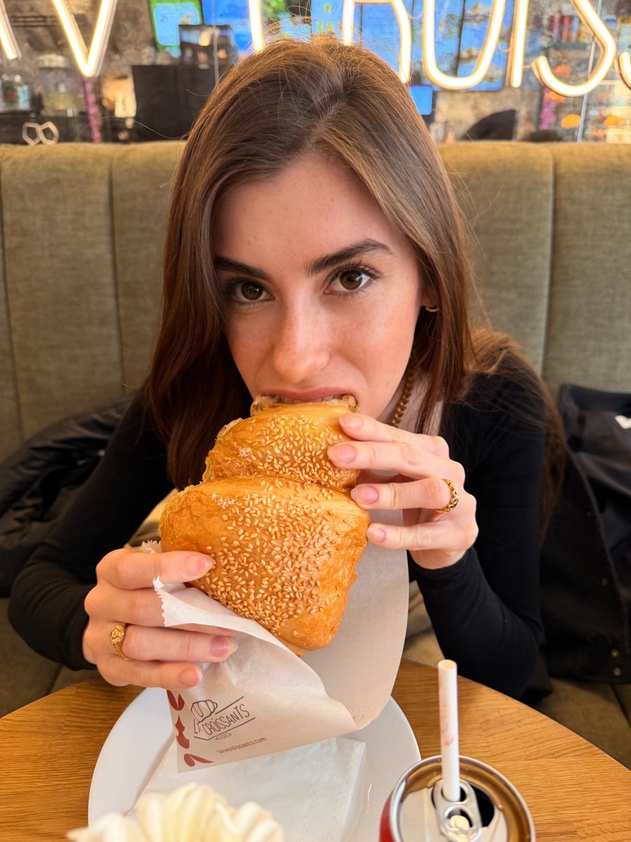 alyamisti's tweet photo. This is my love language 🥐♡ https://t.co/oks2lgQXTm