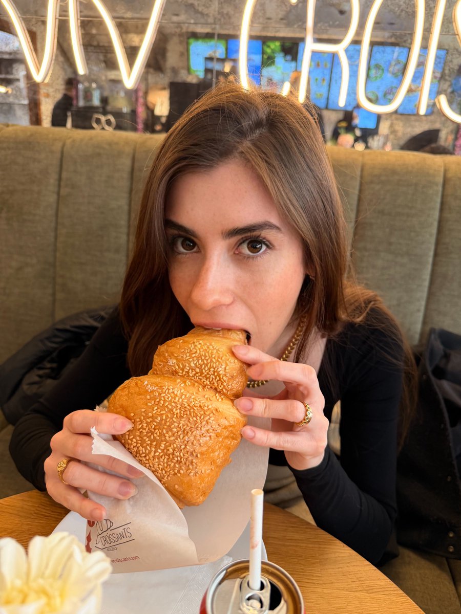 alyamisti's tweet photo. This is my love language 🥐♡ https://t.co/oks2lgQXTm