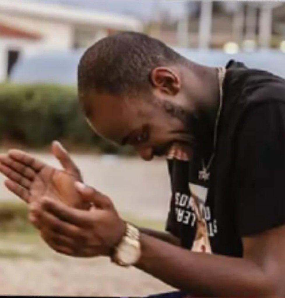 given_official1's tweet photo. M chita la grenn ba sa pase nan tèt mwen: 

« Nèg ap fè milyon vyouz lari a pa konn mizik la, sa tris atis » https://t.co/sAKRwOQV9y