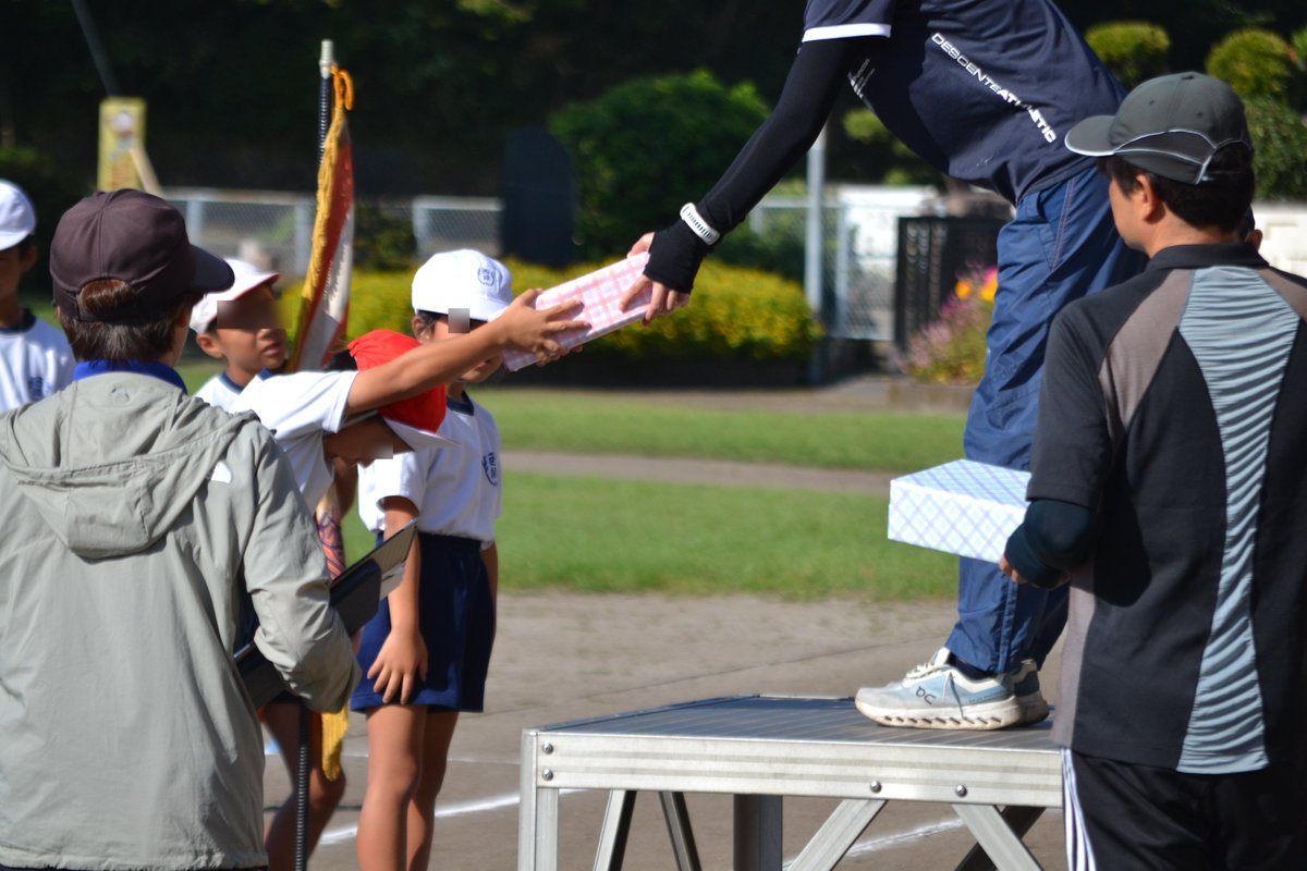 nishimata_esc's tweet photo. １０月１８日の大運動会に向けて今日は閉会式と応援団のエール交換の練習をしました。練習を重ね、完成度も少しづつあがってきました。本番に向けて１回、１回の練習を全力で取りもう！！頑張れ！！西俣っ子！！ https://t.co/6gj5lbPzmJ