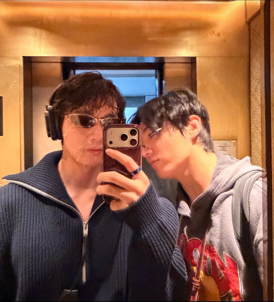 breh_ross's tweet photo. Postar oque eu gosto agora, assim as publicações antigas vão ficando lá para final 🫪

Obvio que ✨TAEKOOK✨💜💚
#taekook #taehyung #jungkook #bts https://t.co/ntdp2pxLsU