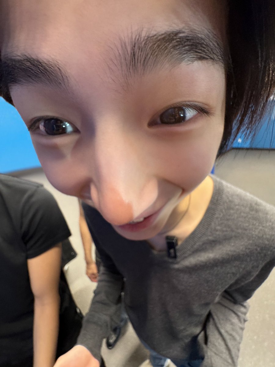 Juchoon's tweet photo. Si budi beli yoyo, eyohaseyo! https://t.co/R1Z2QpJBLM