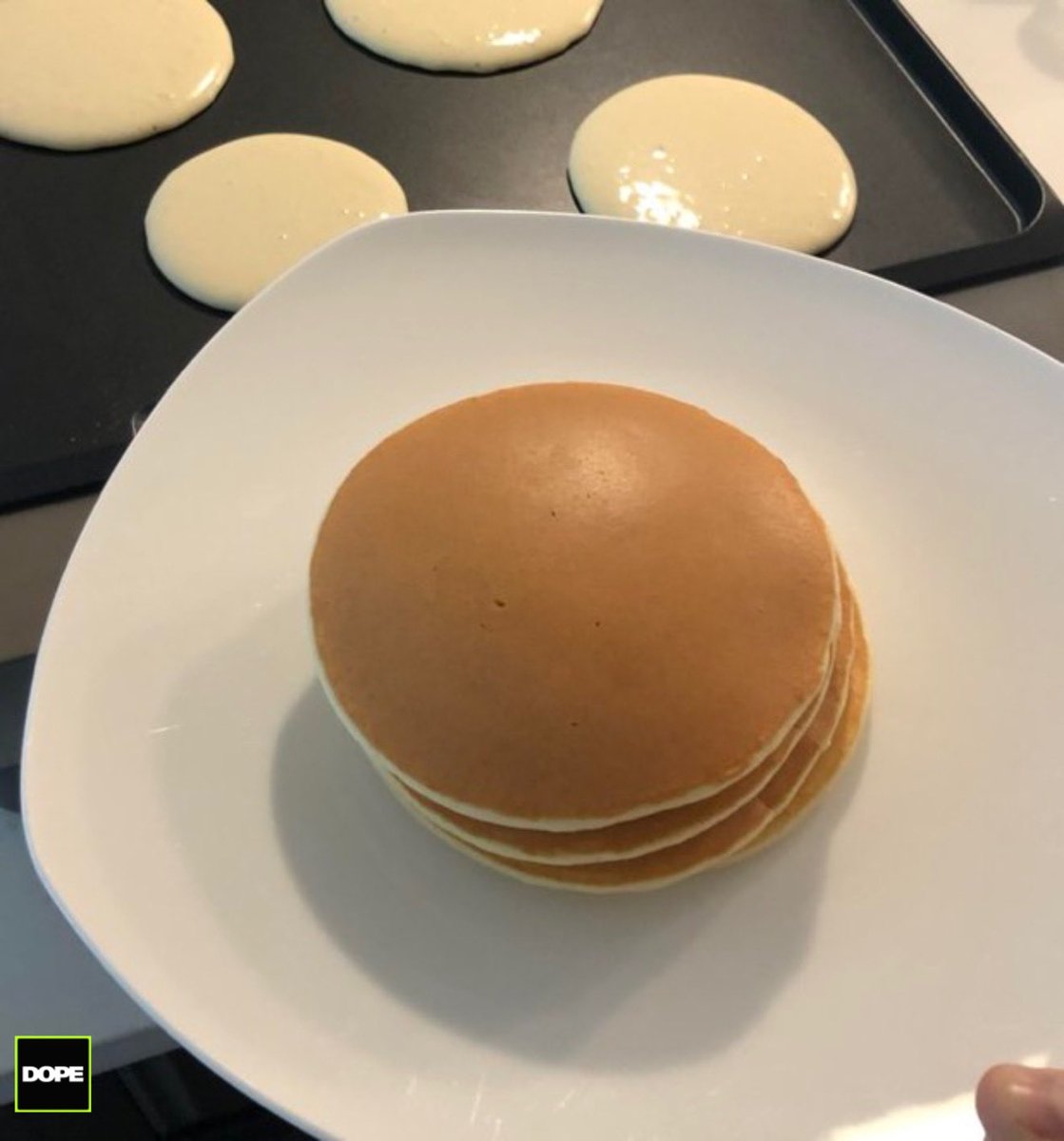 lucawya's tweet photo. which pancake is superior? https://t.co/VVPrK63YDM